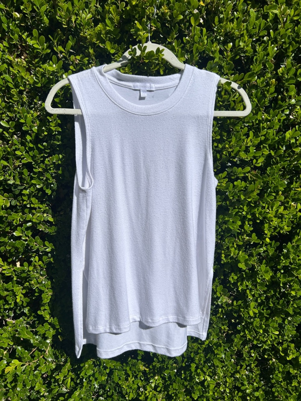 Beyond Yoga Women's White Sleeveless Crewneck Tank more knit like texture